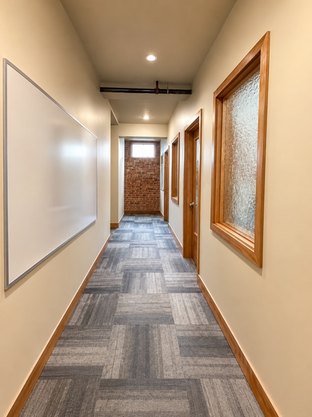 317 W 1st Ave, Albany, OR for lease - Building Photo - Image 3 of 12