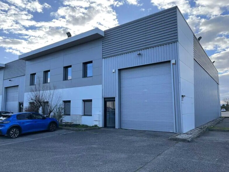 Flex dans Saint-Priest à louer - Photo du bâtiment - Image 3 de 25