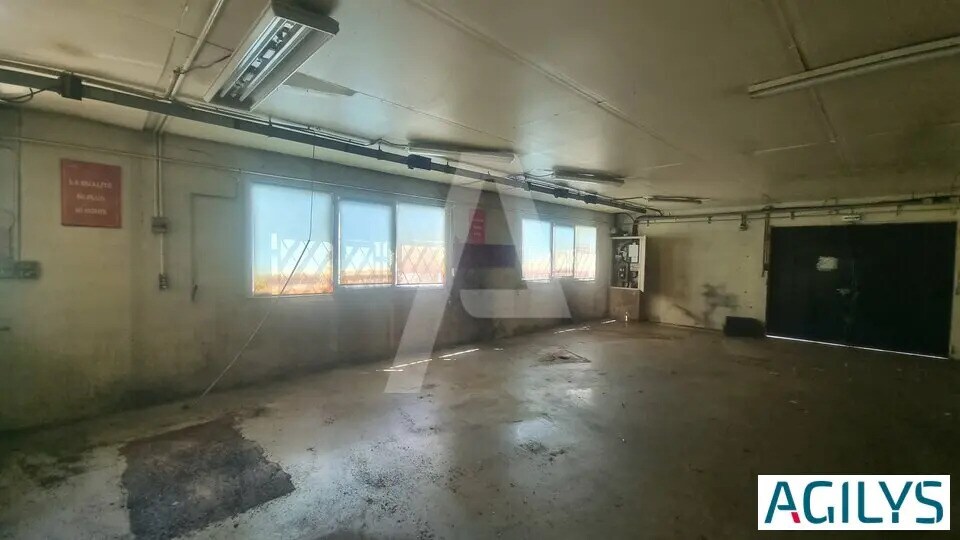 Flex in Marcoussis for sale - Interior Photo - Image 2 of 10