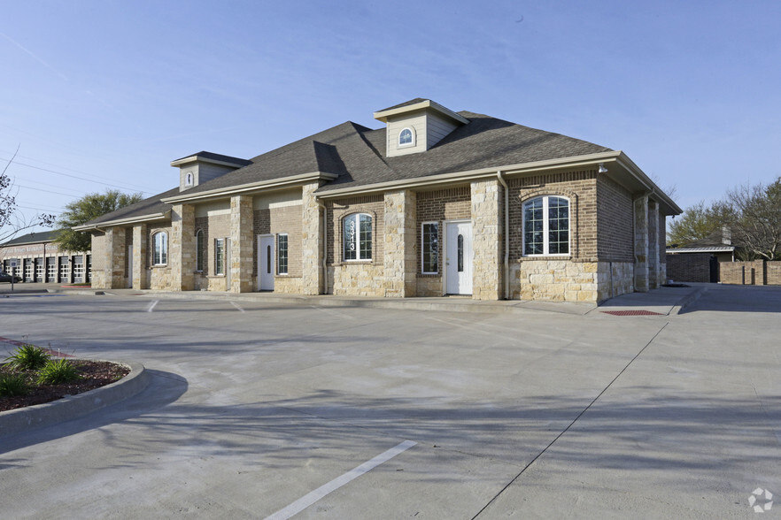 3313 Naaman School Rd, Garland, TX for lease - Primary Photo - Image 1 of 11