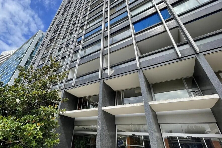 Office in Courbevoie for sale - Building Photo - Image 3 of 10