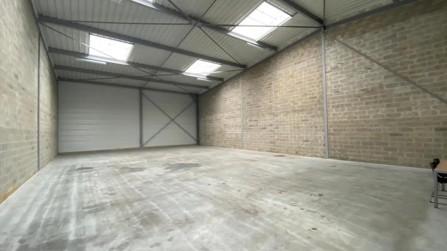 Industrial in Marines for lease Building Photo- Image 1 of 4