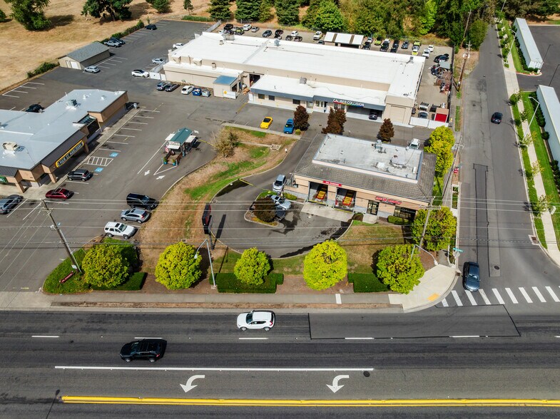 12306 NE Fourth Plain Blvd, Vancouver, WA à vendre - Photo du bâtiment - Image 2 de 7