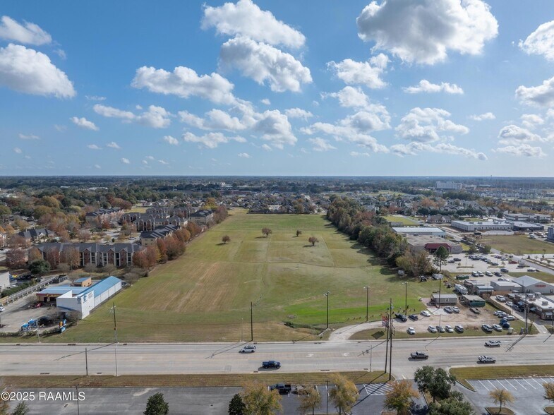2231 Kaliste Saloom Rd, Lafayette, LA for sale - Primary Photo - Image 1 of 5