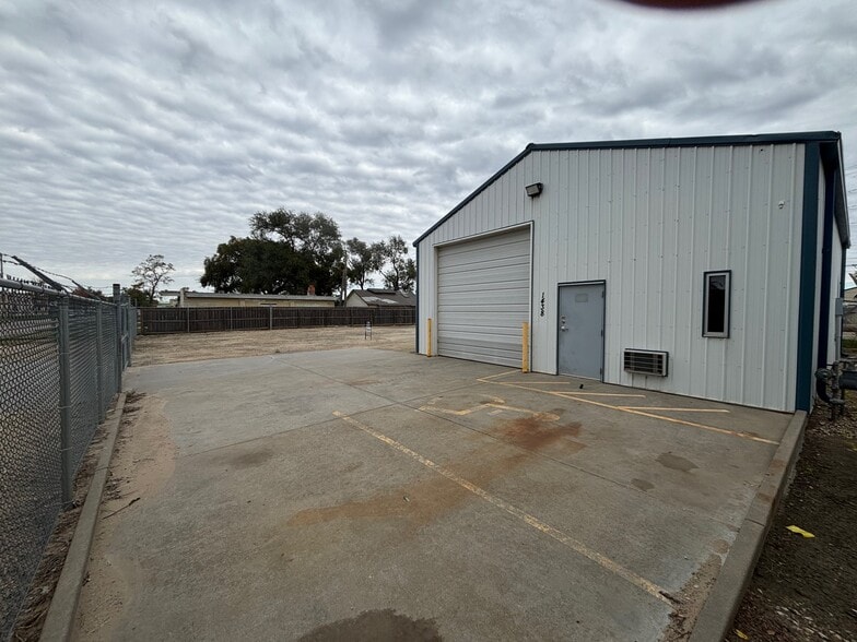 1438 S Handley St, Wichita, KS à louer - Photo du bâtiment - Image 2 de 11