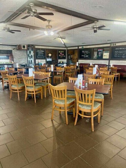 200 US Highway 175 W, Athens, TX for sale - Interior Photo - Image 2 of 18