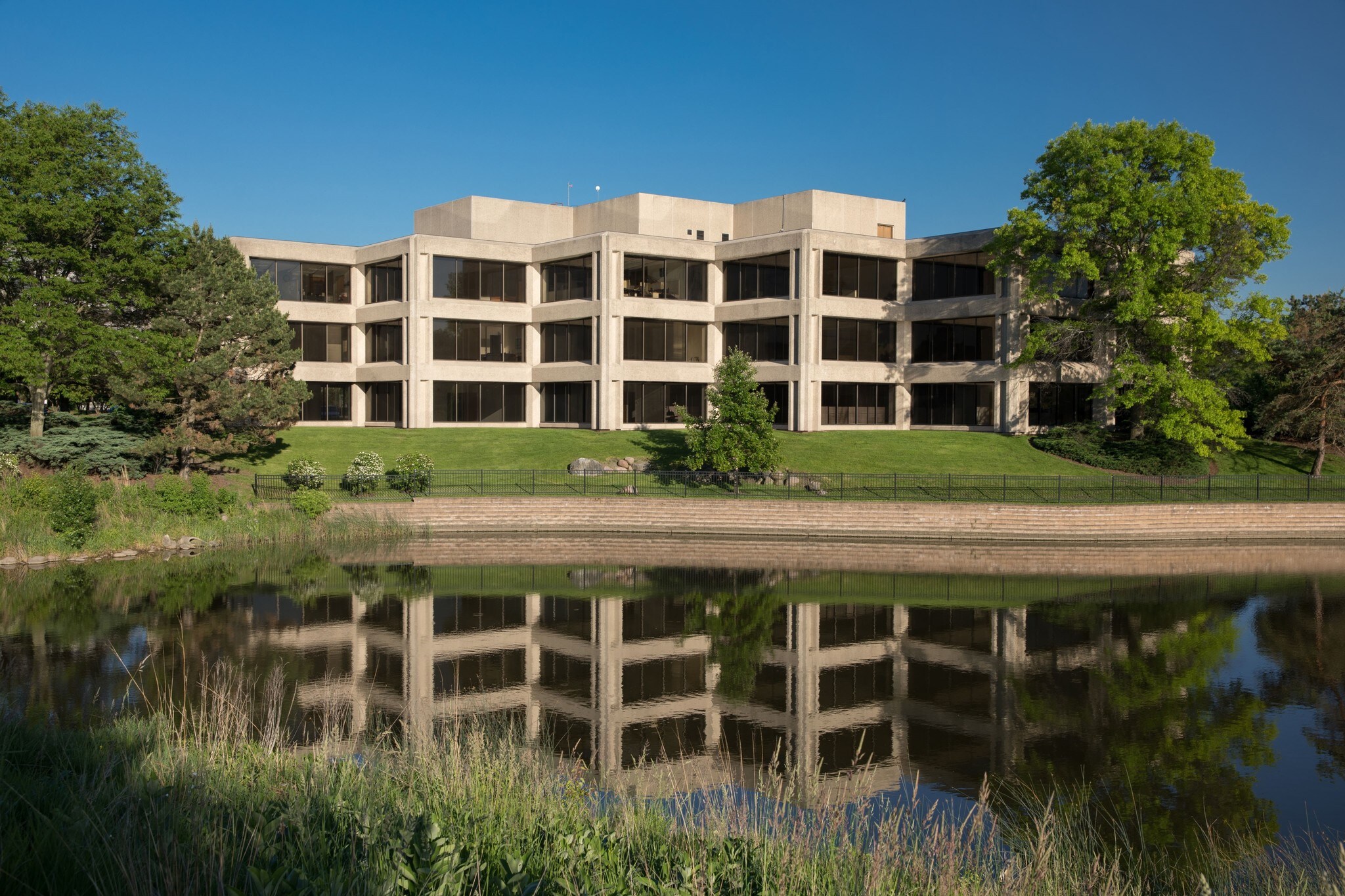 4300 Commerce Ct, Lisle, IL à louer Photo du bâtiment- Image 1 de 10