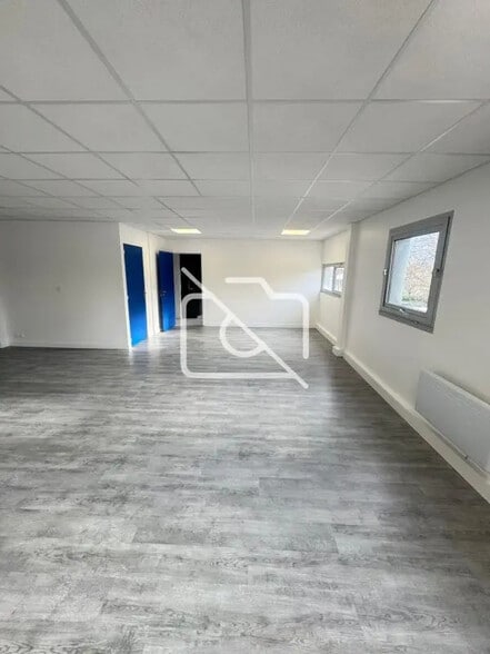 Office in Orly for lease - Interior Photo - Image 3 of 9