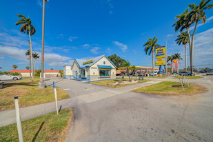 Former Long John Silver's-Freestanding - Restaurant avec service au volant