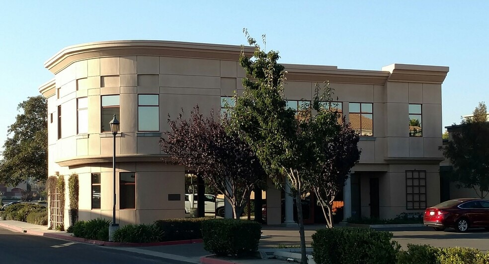 2353 S Broadway, Santa Maria, CA à louer - Photo du bâtiment - Image 1 de 7