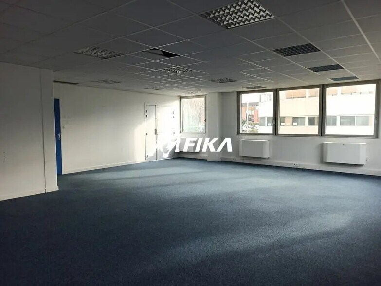 Office in Labège for lease - Building Photo - Image 1 of 8
