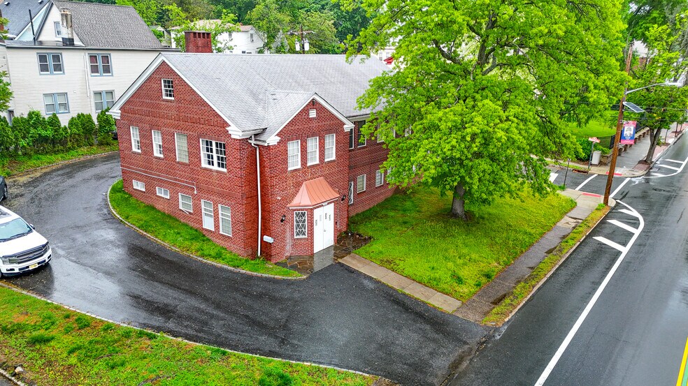 222 main St, West Orange, NJ à vendre - Photo du bâtiment - Image 2 de 28