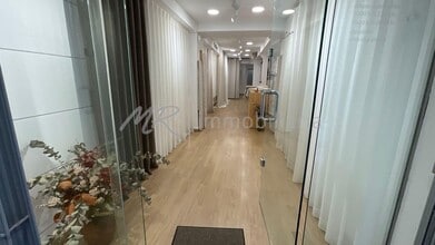Retail in Granollers, Barcelona for lease Interior Photo- Image 2 of 19