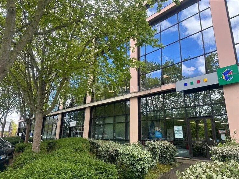 Bureau dans Torcy à louer - Photo du bâtiment - Image 1 de 5