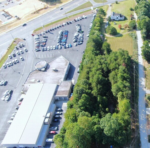 1823 E Salisbury St, Asheboro, NC à vendre - Photo du bâtiment - Image 3 de 16