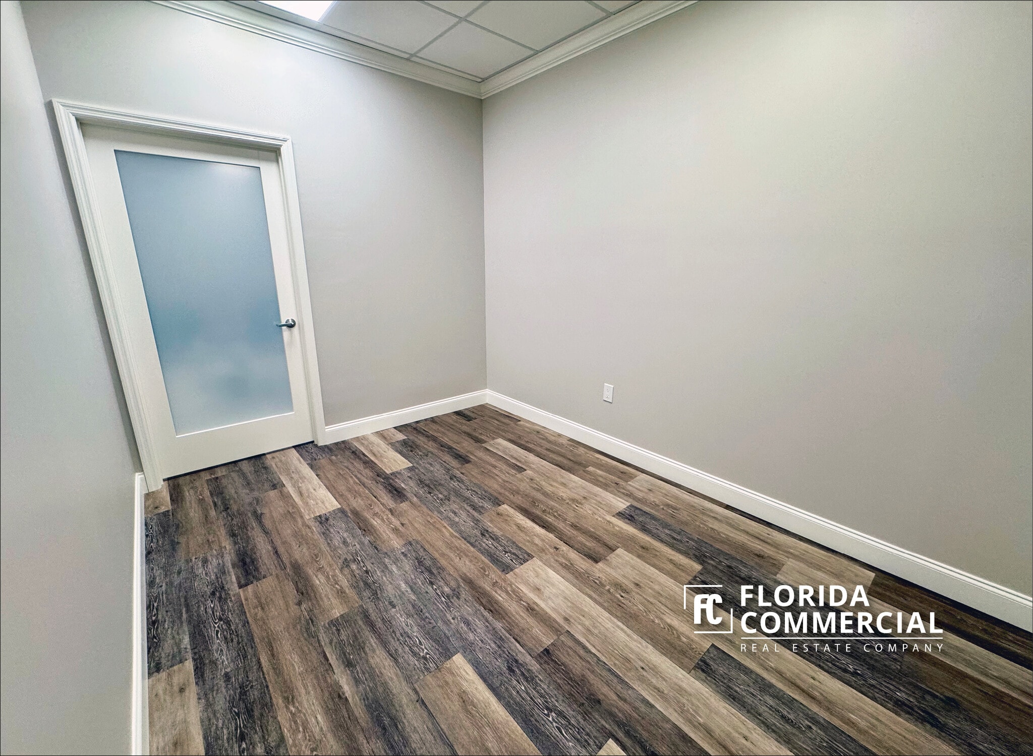 2300 SE Monterey Rd, Stuart, FL for lease Interior Photo- Image 1 of 1