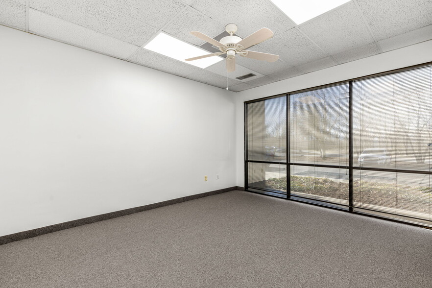 103 Creek Ridge Rd, Greensboro, NC for lease - Building Photo - Image 3 of 9