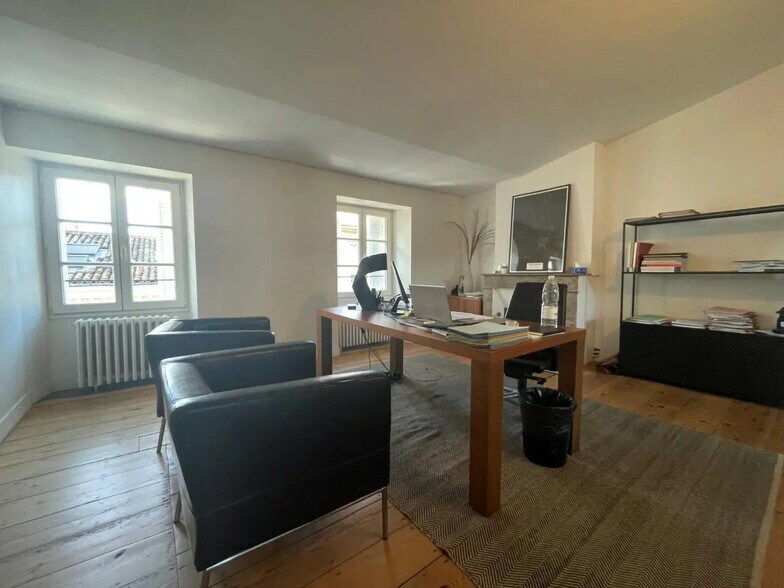 Office in Bordeaux for lease - Interior Photo - Image 3 of 14