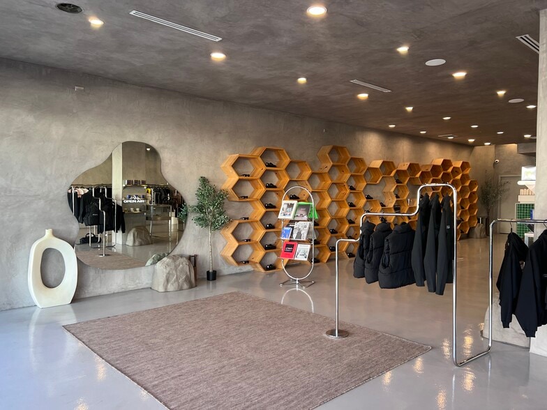 8302 Melrose Ave, Los Angeles, CA for lease - Building Photo - Image 3 of 10