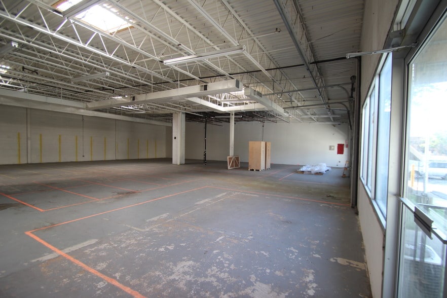 8565-8637 Grovemont Cir, Gaithersburg, MD for lease - Interior Photo - Image 3 of 3