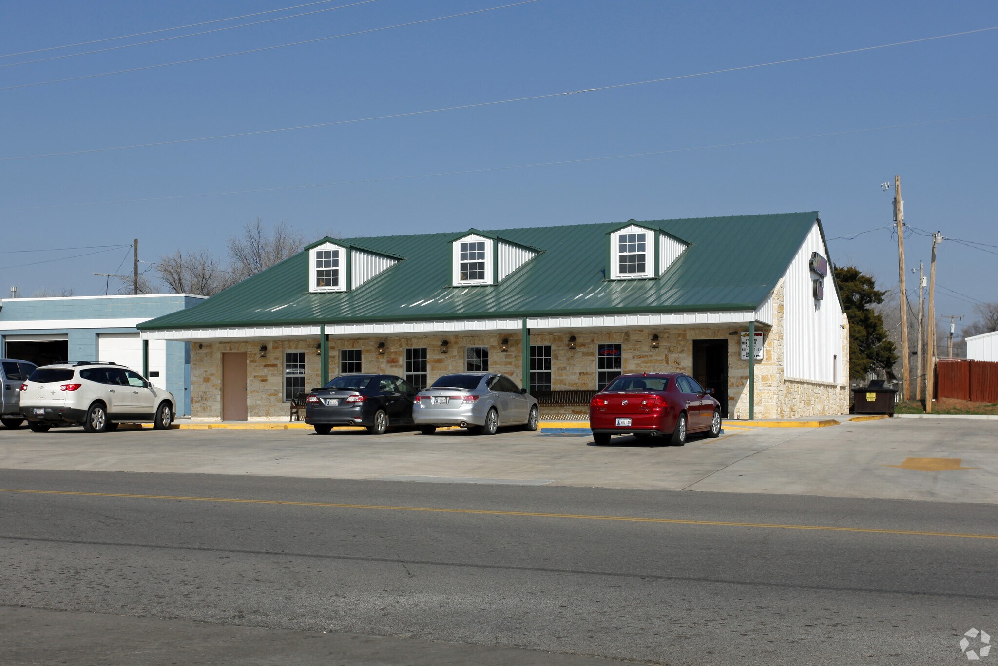 209 E Walnut St, Tecumseh, OK for lease Primary Photo- Image 1 of 11