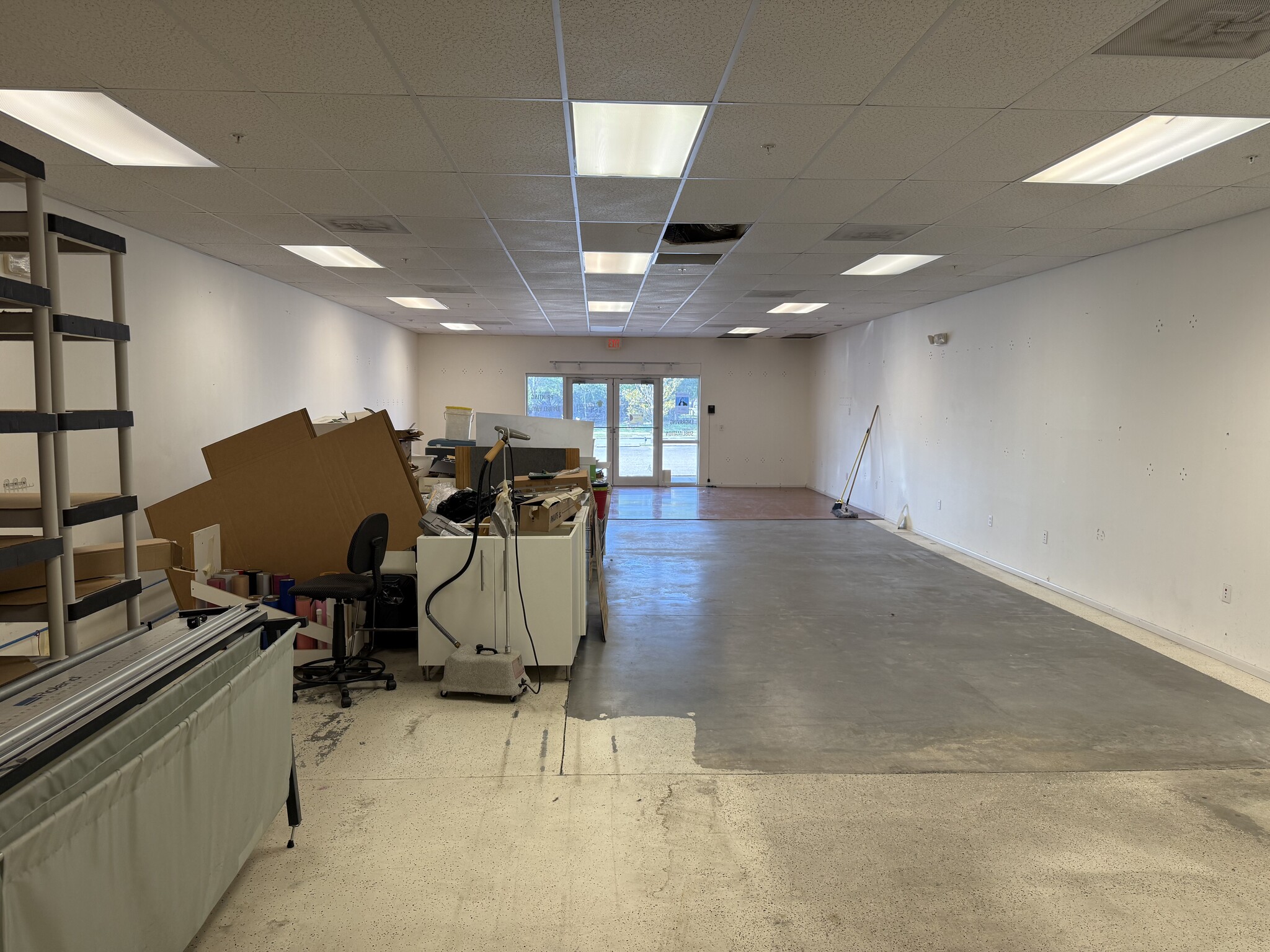 1015-1033 W Bay Dr, Largo, FL for lease Interior Photo- Image 1 of 9