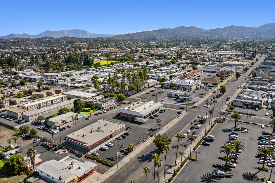 1090 E Main St, El Cajon, CA à louer - Aérien - Image 3 de 12
