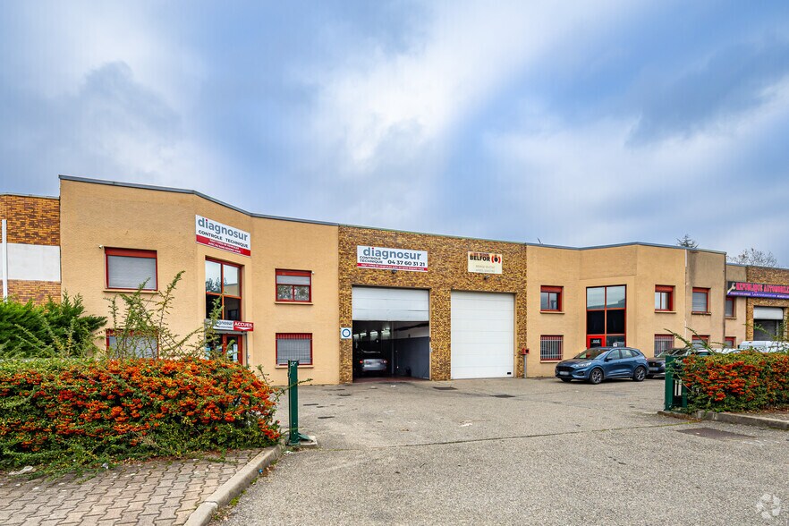 57 Avenue De La République, Vénissieux for lease - Primary Photo - Image 1 of 2