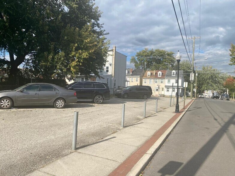 230 N Burlington St, Gloucester City, NJ à vendre - Photo du bâtiment - Image 3 de 10