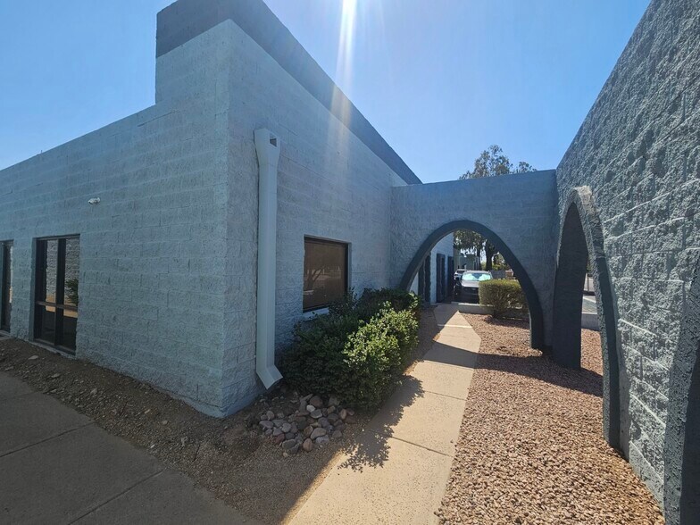 519 W Lone Cactus Dr, Phoenix, AZ à louer - Photo du bâtiment - Image 3 de 6