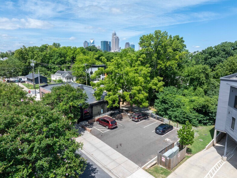 857 Belmont Ave, Charlotte, NC à louer - Photo du bâtiment - Image 3 de 8