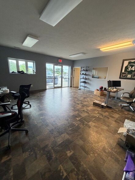 2139 Magnum Cir, Lincoln, NE for lease - Building Photo - Image 2 of 25
