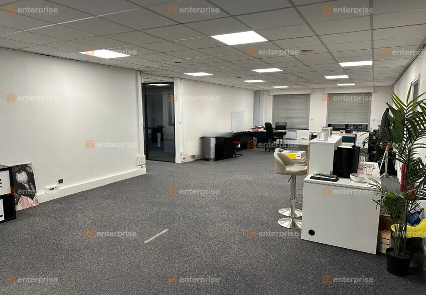 Office in VILLENEUVE-D'ASCQ for lease - Interior Photo - Image 2 of 7