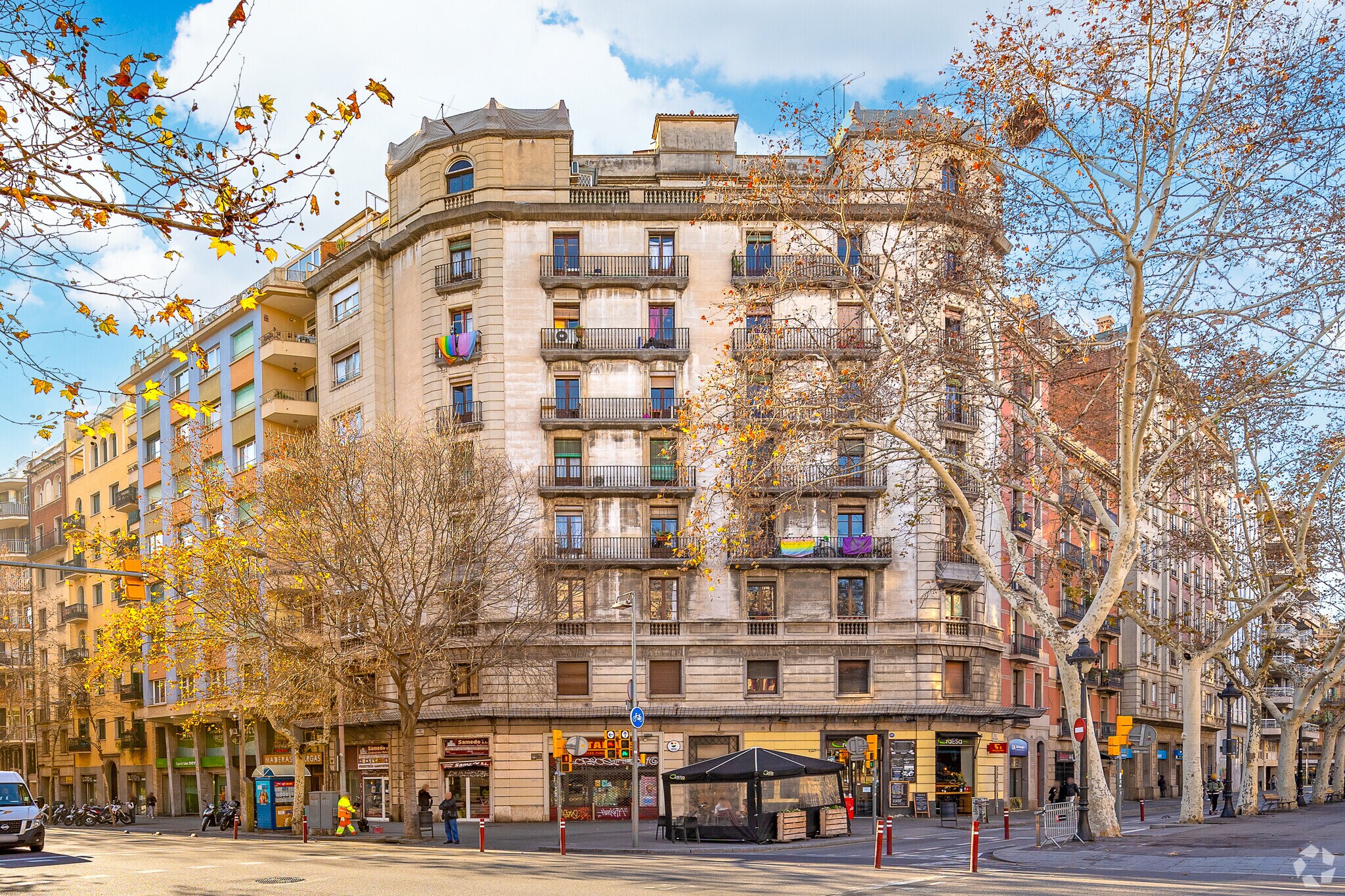 Retail in Barcelona, Barcelona for lease Primary Photo- Image 1 of 3