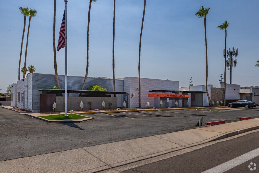 12251 N 32nd St, Phoenix, AZ à louer - Photo du bâtiment - Image 2 de 2