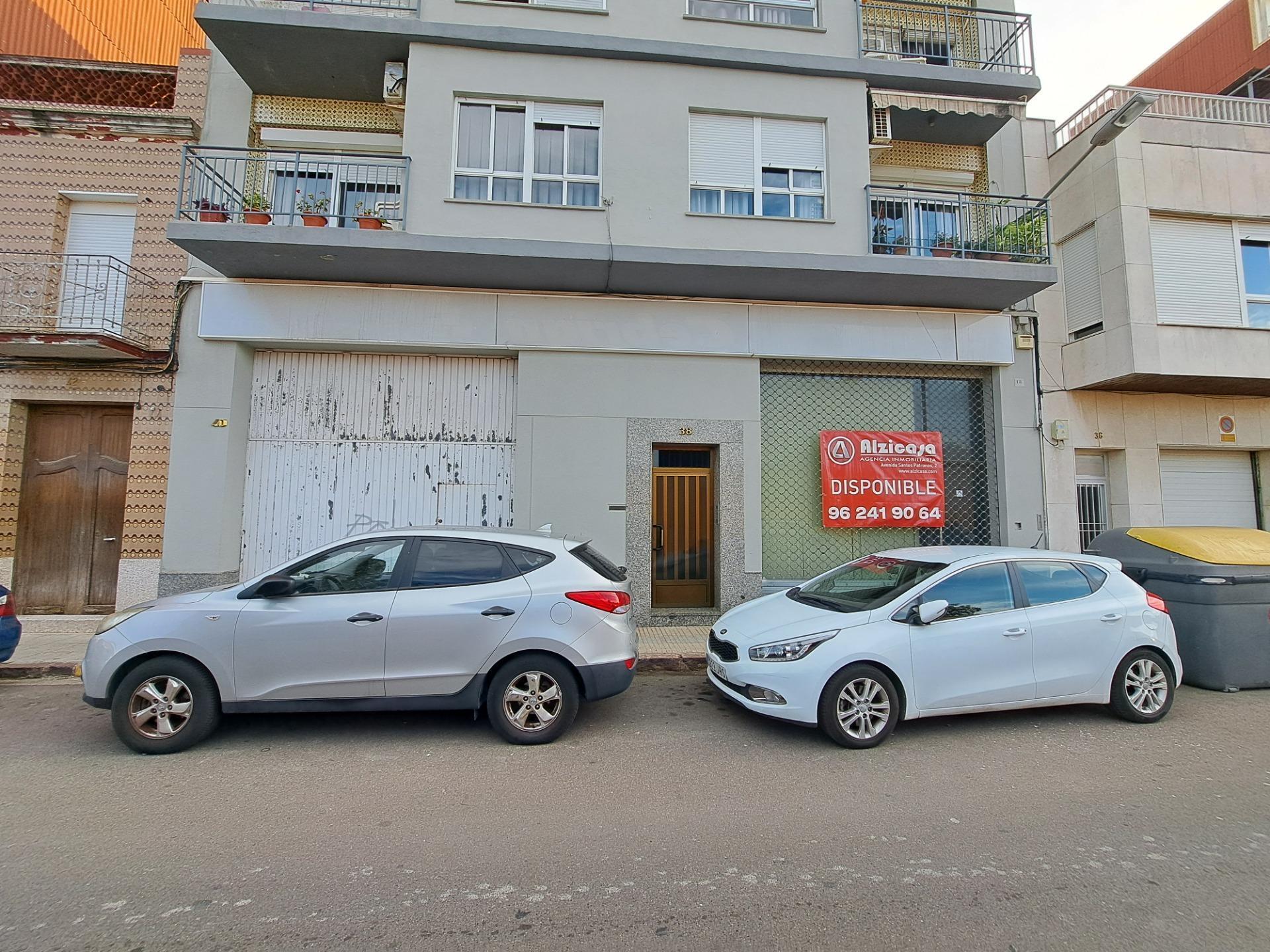 Retail in València for lease Building Photo- Image 1 of 16