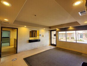 18523 Corwin Rd, Apple Valley, CA for lease Interior Photo- Image 1 of 6