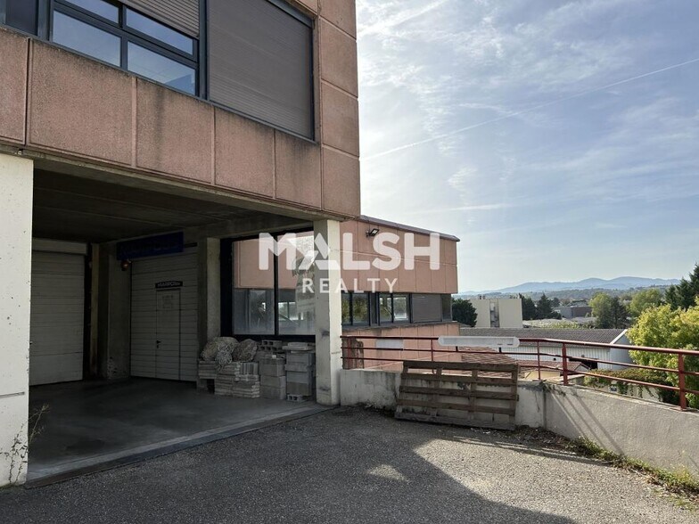Local d'activités dans Brignais à vendre - Photo du bâtiment - Image 2 de 16