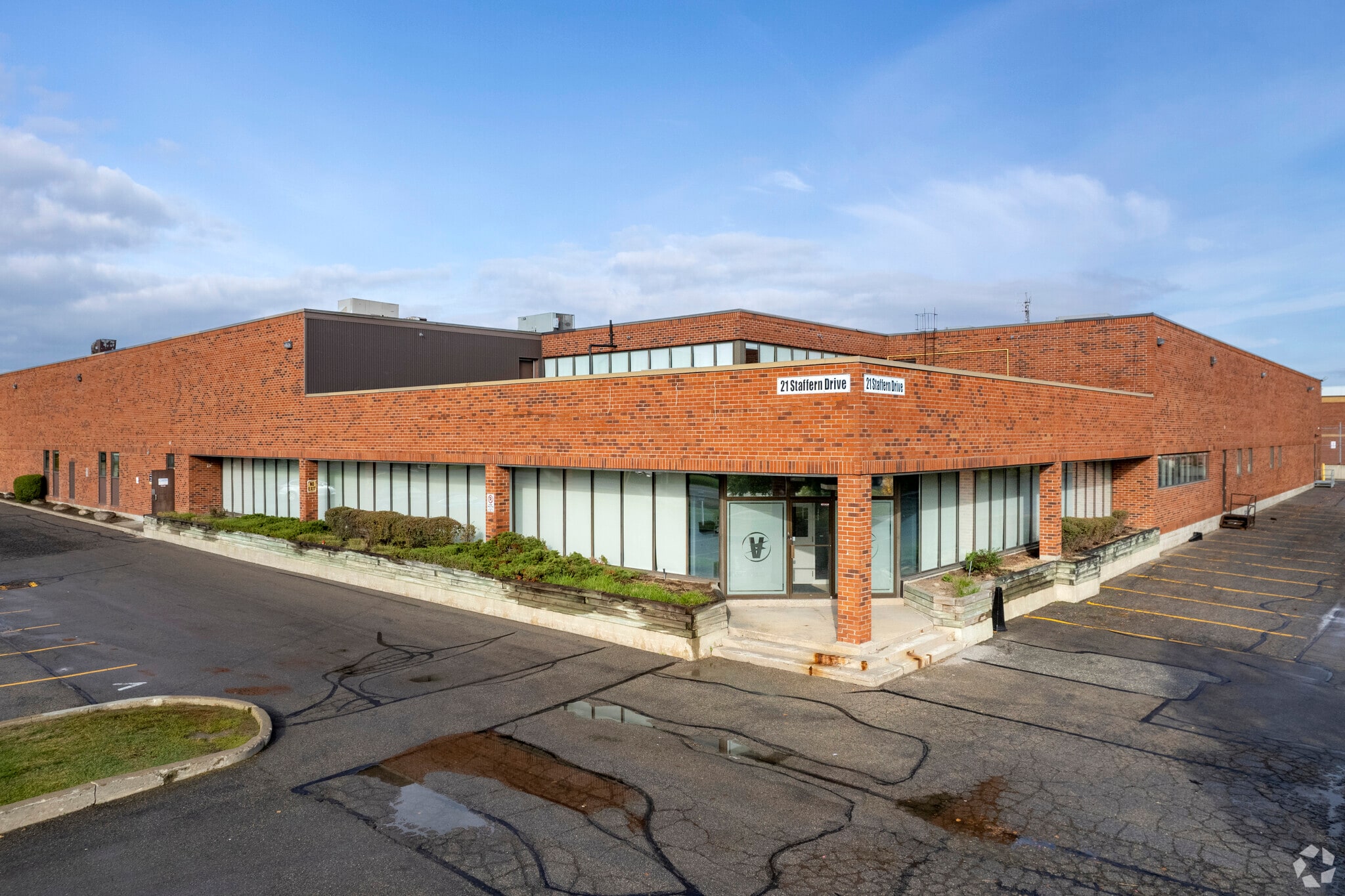 21 Staffern Dr, Vaughan, ON for lease Primary Photo- Image 1 of 7
