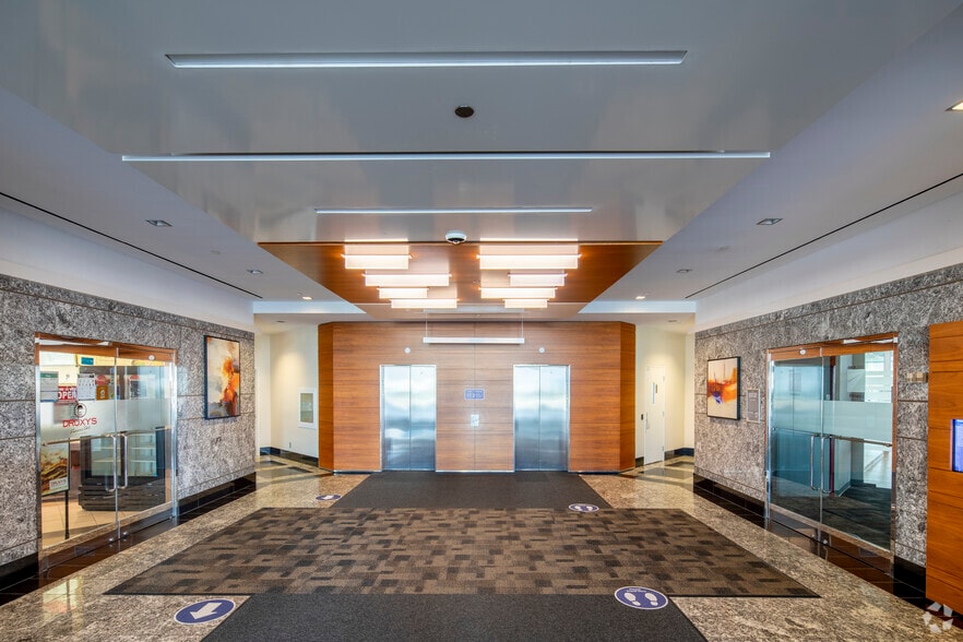 5580 Explorer Dr, Mississauga, ON for lease - Building Photo - Image 1 of 5