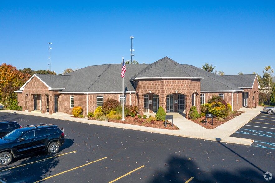 7590-7600 King's Pointe Rd, Sylvania, OH for sale - Building Photo - Image 2 of 3