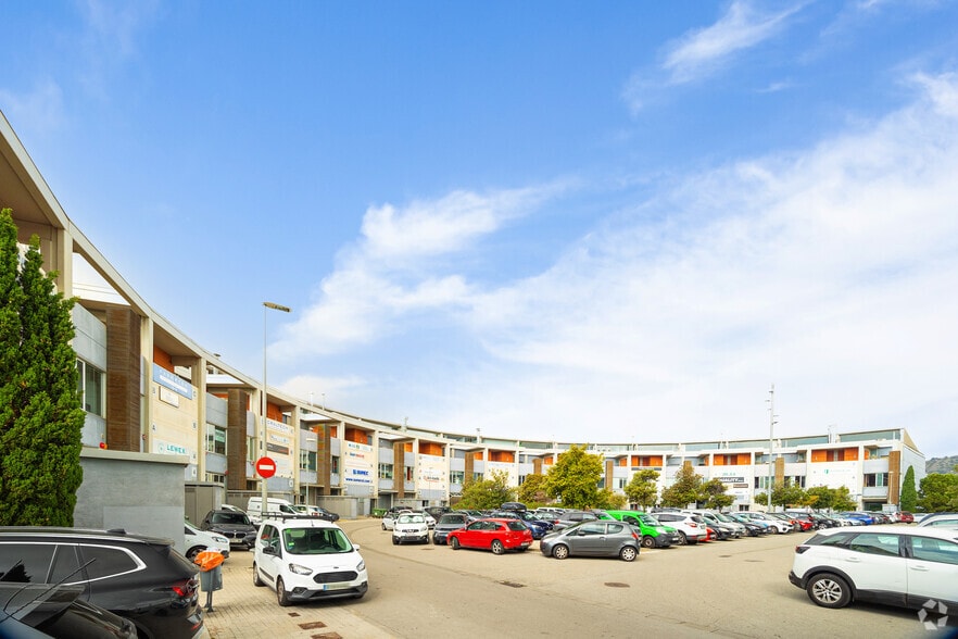 Industrial in Badalona, Barcelona for sale - Primary Photo - Image 1 of 3