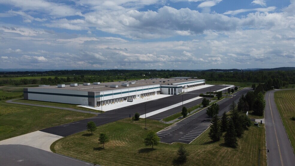 1 Van Bergen Ln, West Coxsackie, NY à louer - Aérien - Image 3 de 7