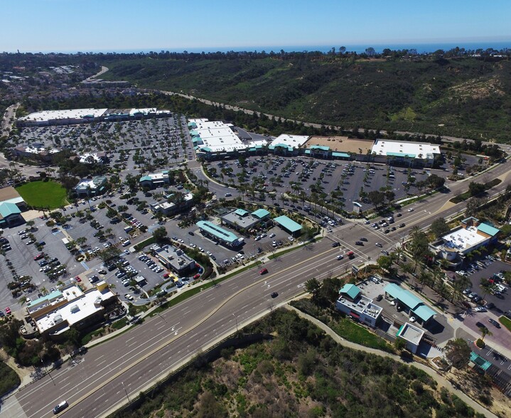 1006-1092 N El Camino Real, Encinitas, CA à louer - Photo du bâtiment - Image 3 de 6