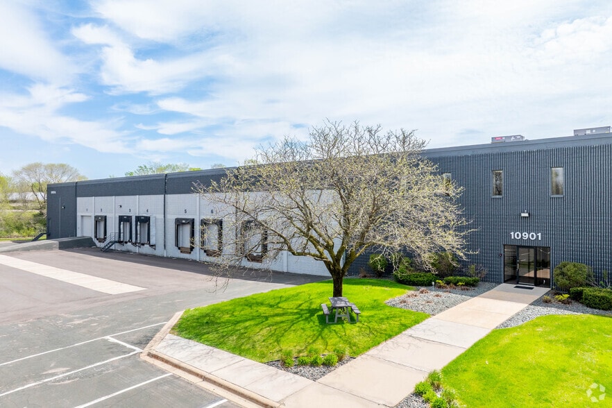10901 Hampshire Ave S, Bloomington, MN for lease - Building Photo - Image 3 of 6