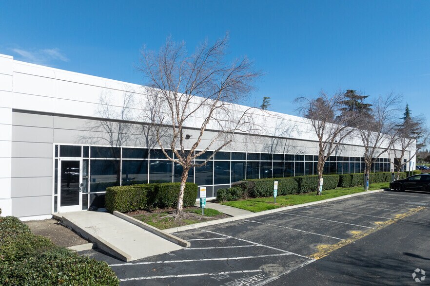 4696-4698 Willow Rd, Pleasanton, CA à louer - Photo du bâtiment - Image 2 de 7