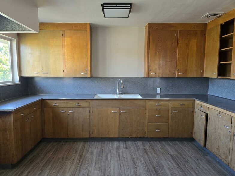 1149 Powell St, Hollister, CA for sale - Building Photo - Image 3 of 4