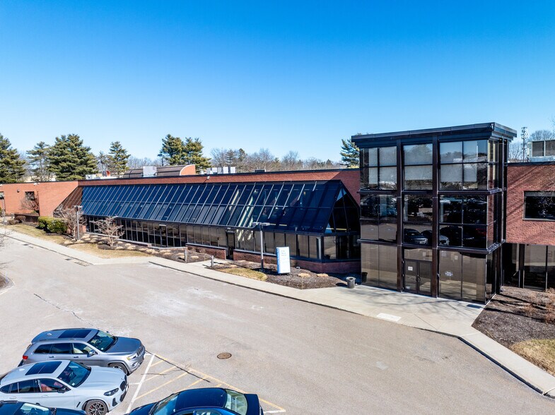 575 West St, Mansfield, MA à louer - Photo du bâtiment - Image 2 de 17