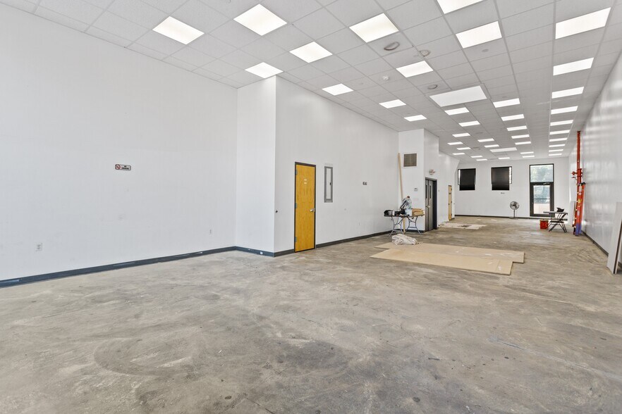 101 Morgan Ave, Brooklyn, NY for lease - Interior Photo - Image 2 of 4