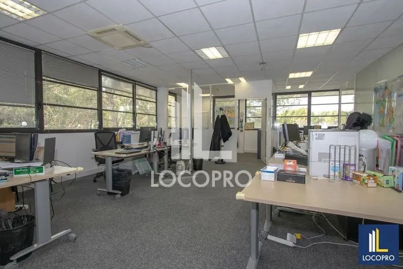 Office in Aix-en-Provence for lease Interior Photo- Image 1 of 7